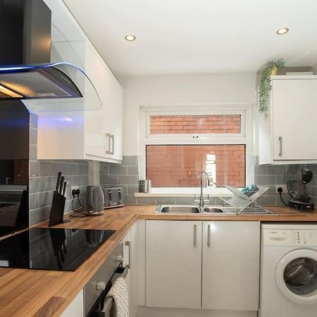 Cozy Townhouse, Walking Distance To Belfast City Exterior foto