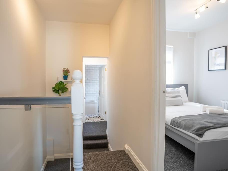 Cozy Townhouse, Walking Distance To Belfast City Exterior foto