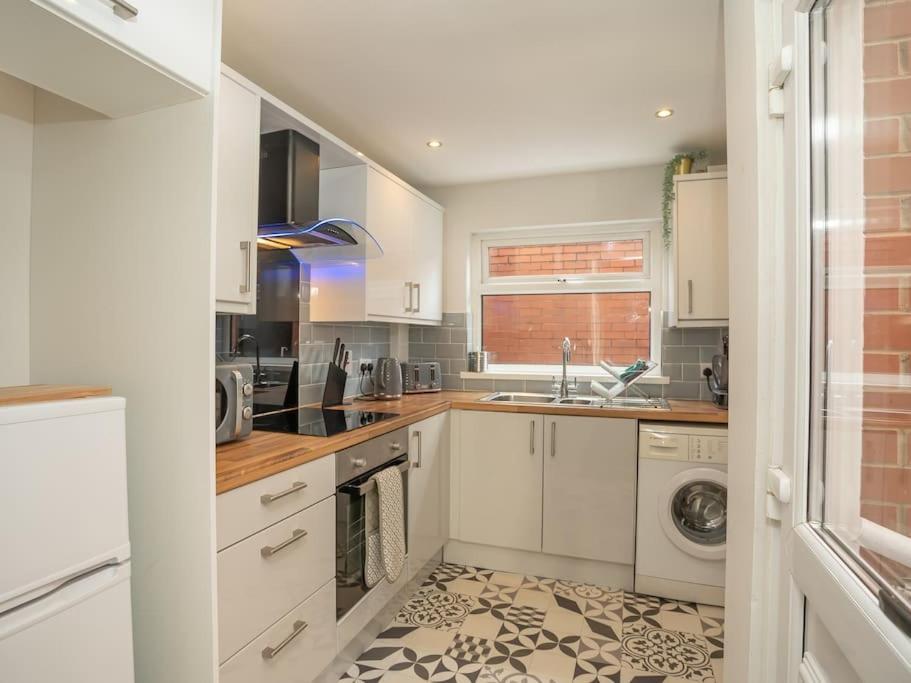 Cozy Townhouse, Walking Distance To Belfast City Exterior foto