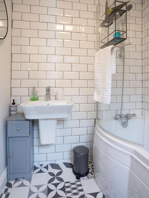 Cozy Townhouse, Walking Distance To Belfast City Exterior foto