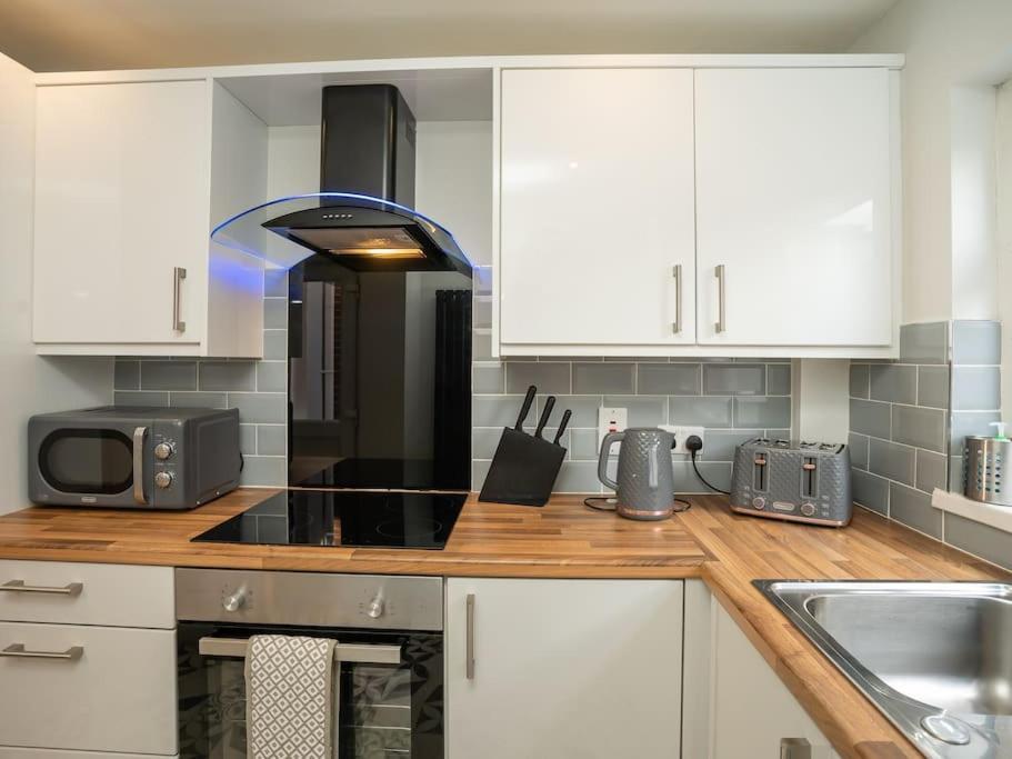 Cozy Townhouse, Walking Distance To Belfast City Exterior foto